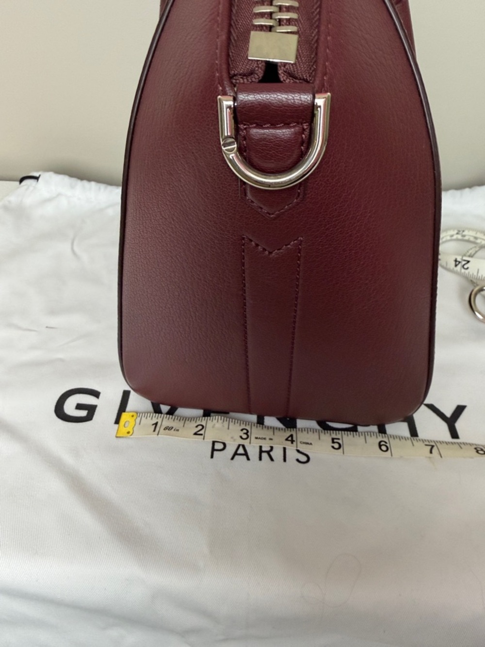 Authentic Givenchy Antigona small Sugar Satchel with Detachable Strap - Picture 4 of 13